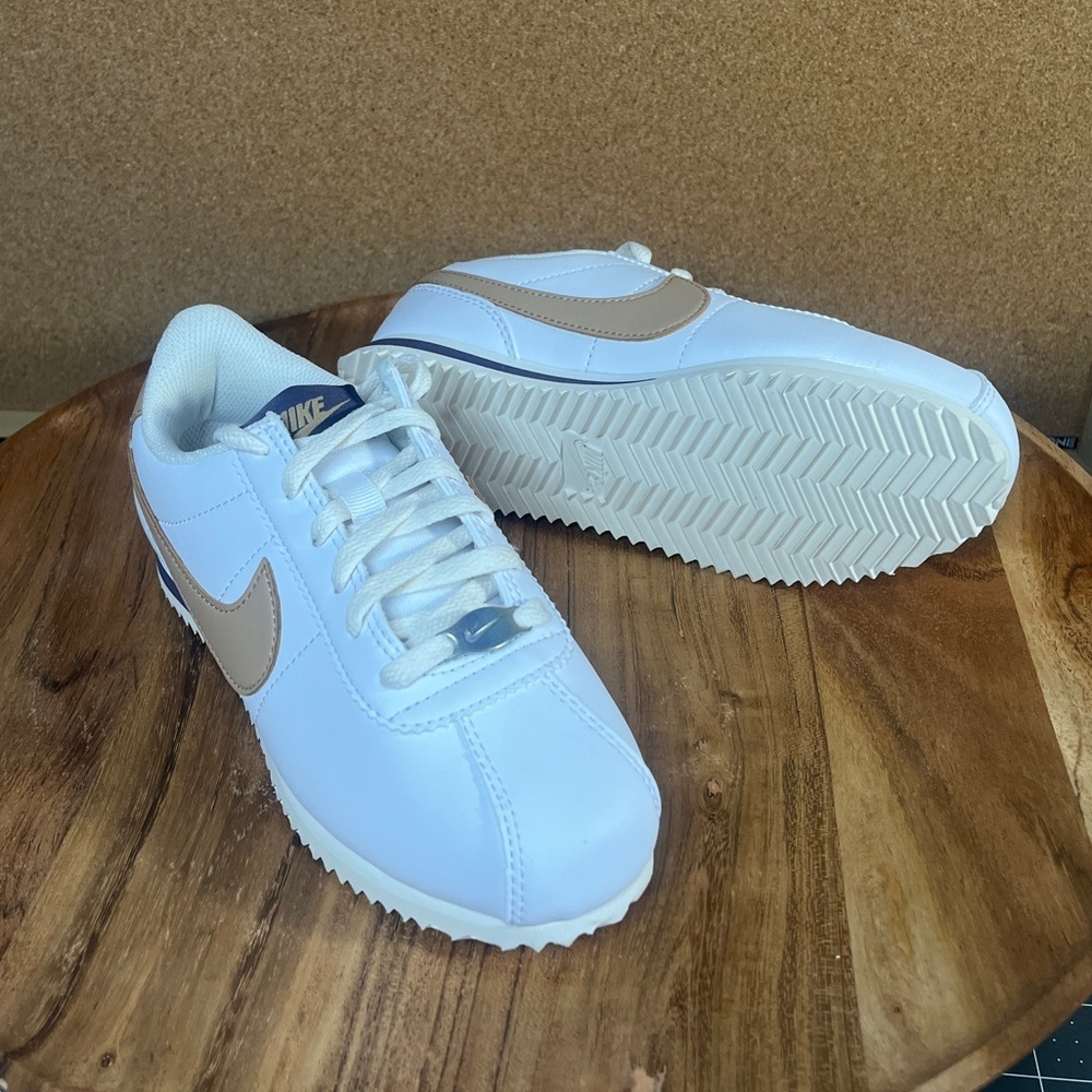 Nike cortez gs 
Brand new
Womens
NWOT - Picture 2 of 9